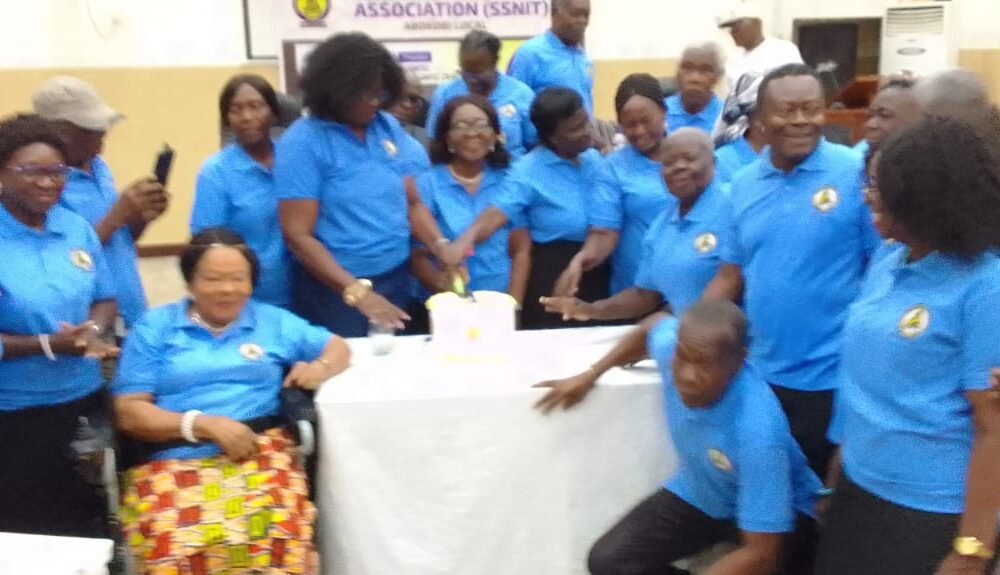 Members cutting the anniversary cake