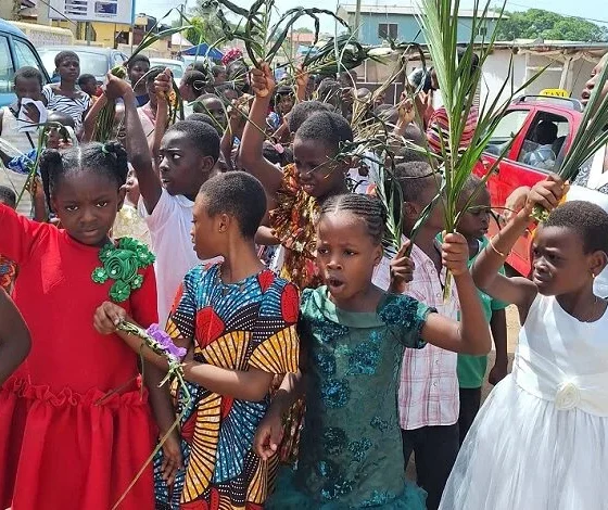 Children waving palm fronds