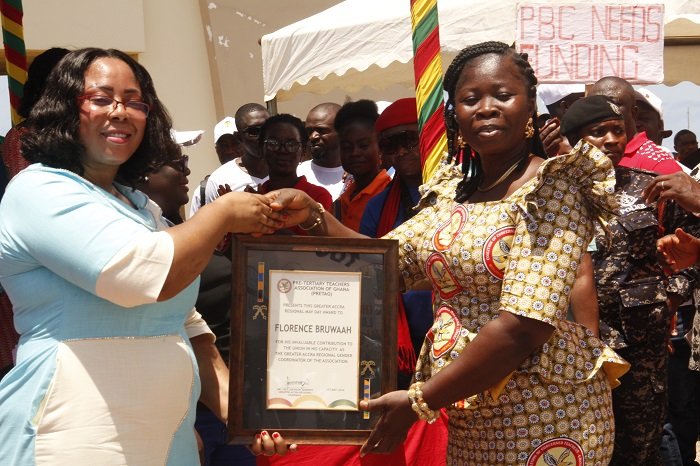 Ms Linda Ocloo presenting an award to award winner.