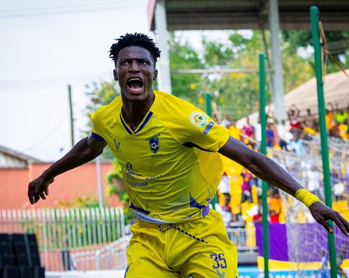 Salim Adams.- Medeama SC