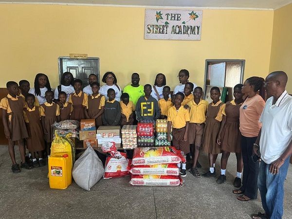 Children, management and members of the Foundation with the items