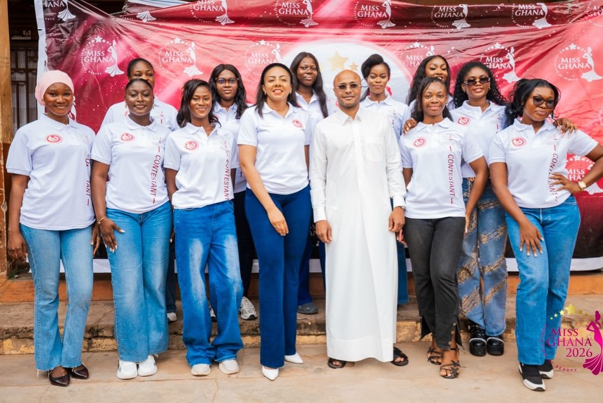 Dede Ayew flanked by the Miss Ghana contestants