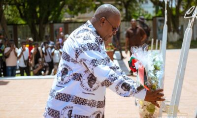 President Mahama laying a wreath at the Asomdwee Park in remembrance of the late President Mills