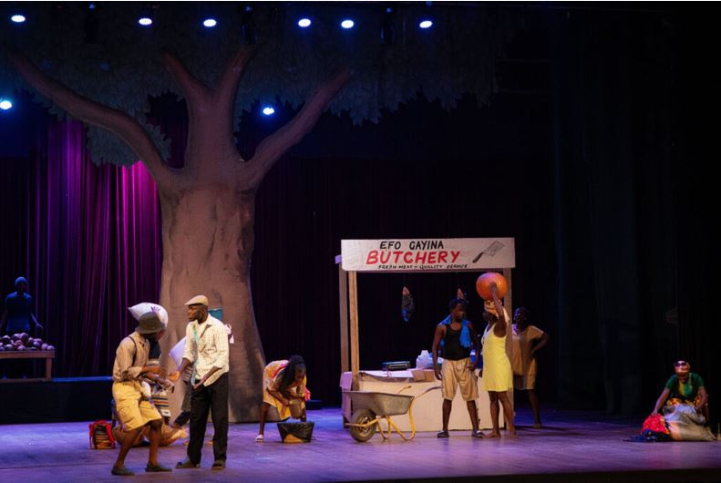 Cast of Gayina performing