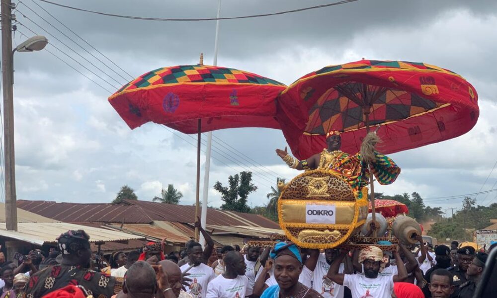 Daasebre Atta Kwakwa Egyir Opusu VII in a palaquin