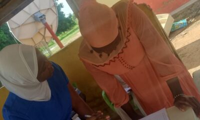 Hafisa and a client during a pregnancy school session