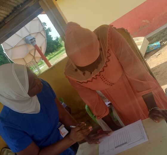 Hafisa and a client during a pregnancy school session