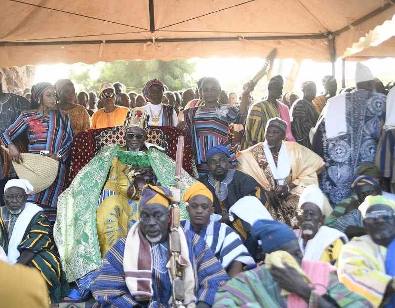 Kumbumgu Na and elders seated during the festival