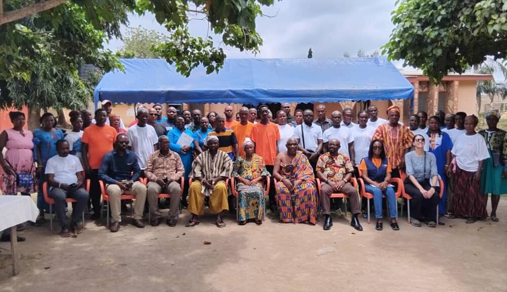 Officials from UNFPA and participants at the workshop