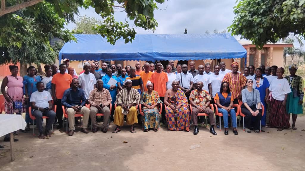 Officials from UNFPA and participants at the workshop