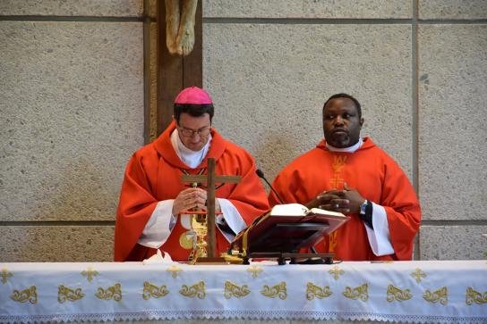 Photo_Bishop Raimo_left_ and Fr Thomas